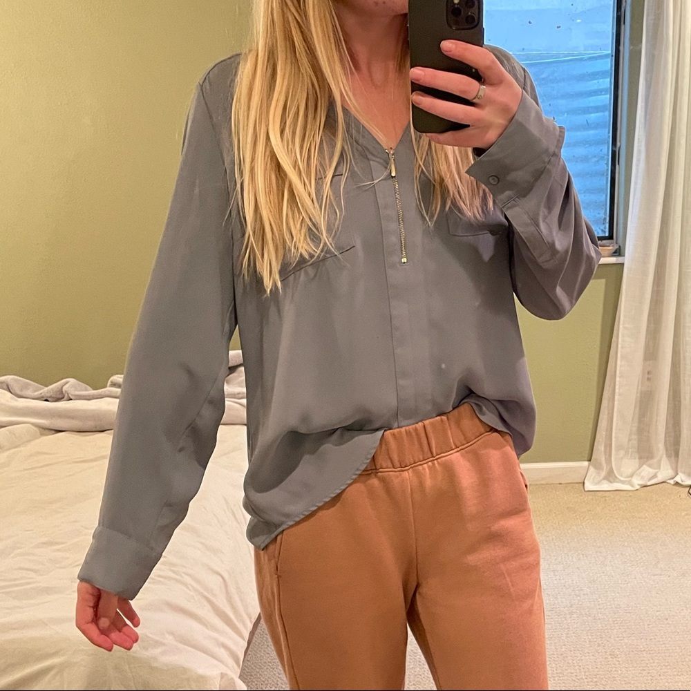 Adorable top from Express in like new condition. Good for business to casual!